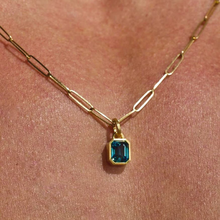 HAVEN PENDANT – GREEN SAPPHIRE